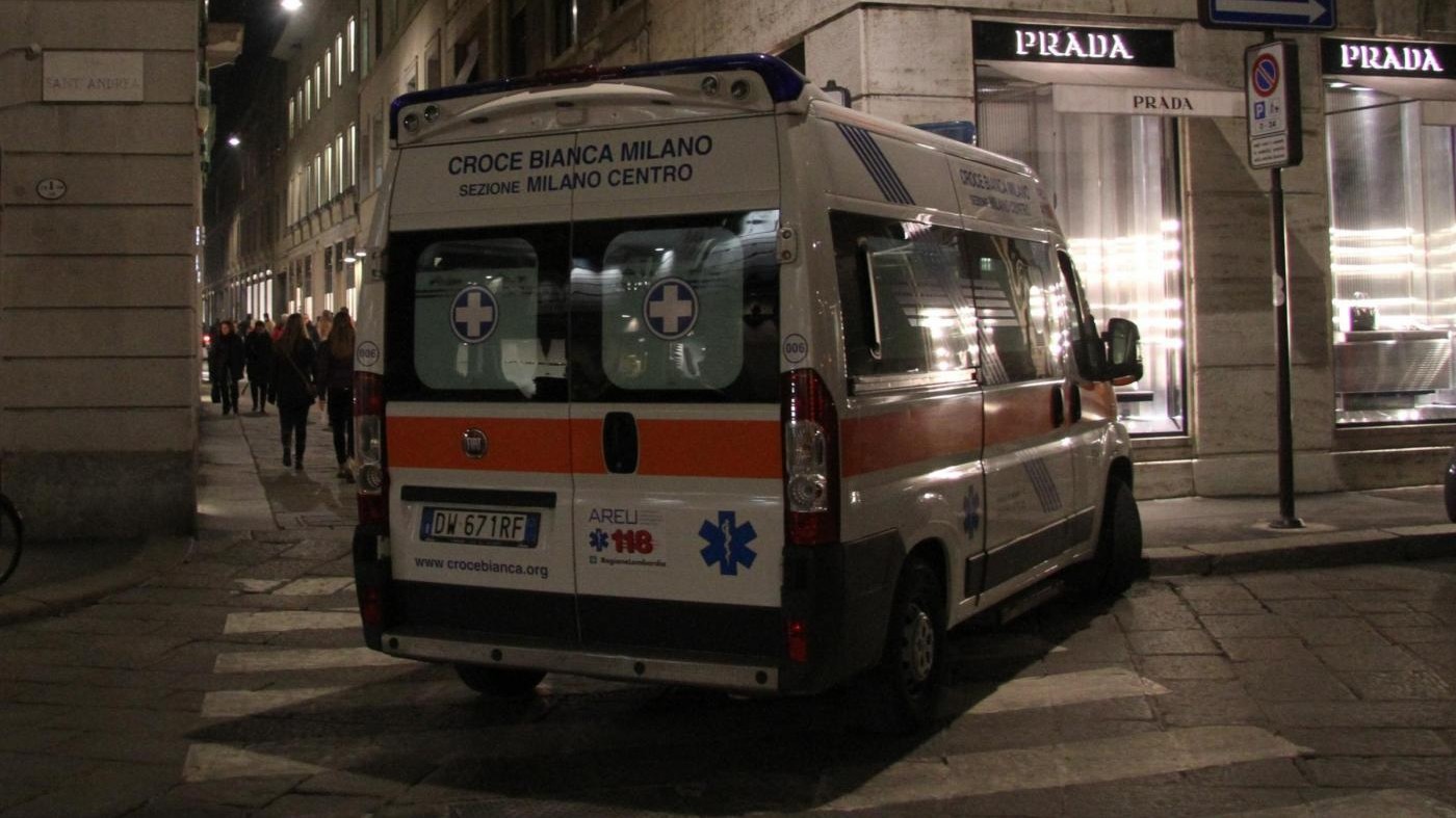 Milano, maxi rissa sotto sede Regione: gravi 2 giovani
