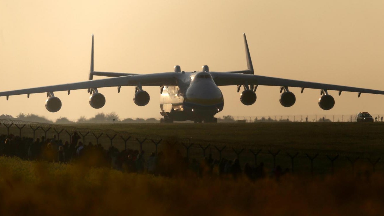 FOTO Primo viaggio per l’Antonov An-225, l’aereo più grande al mondo