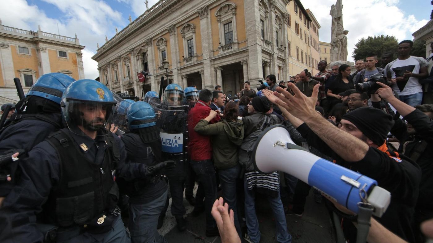 FOTO Scontri manifestazione per diritto alla casa in Campidoglio