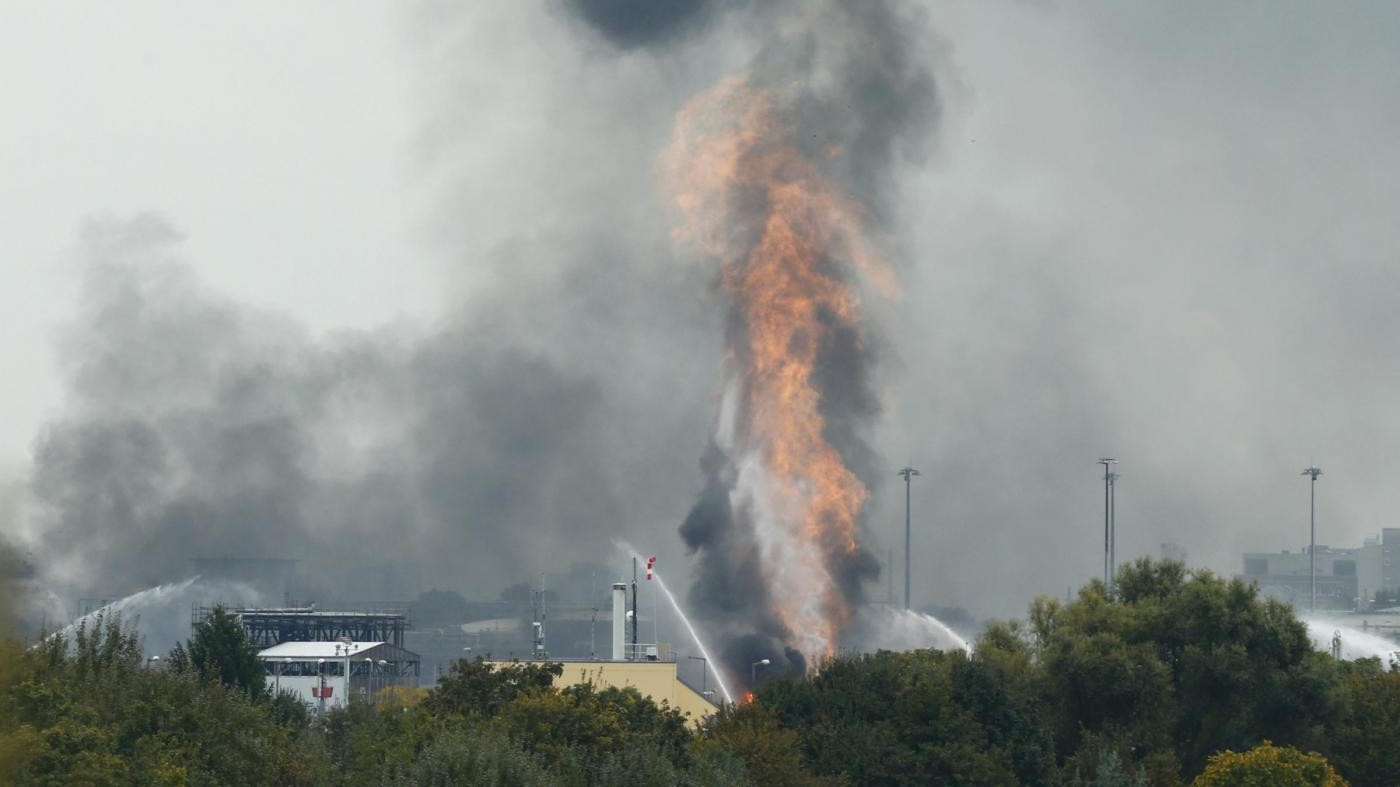 Germania, esplosioni in 2 impianti chimici. Paura nube tossica