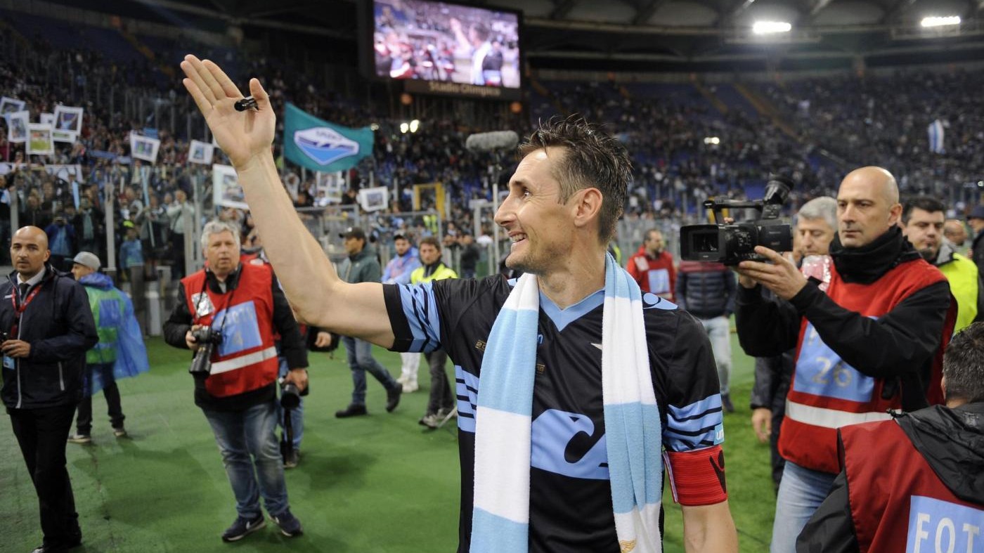 FOTO – Klose lascia la Lazio: gol su rigore nella sua ultima gara