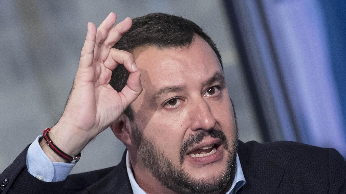 Protesta di migranti nel piacentino, Salvini: Rispediamoli a casa