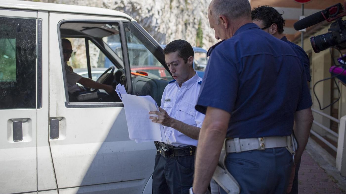 Diciasette migranti stipati in un van: arrestato 39enne italiano