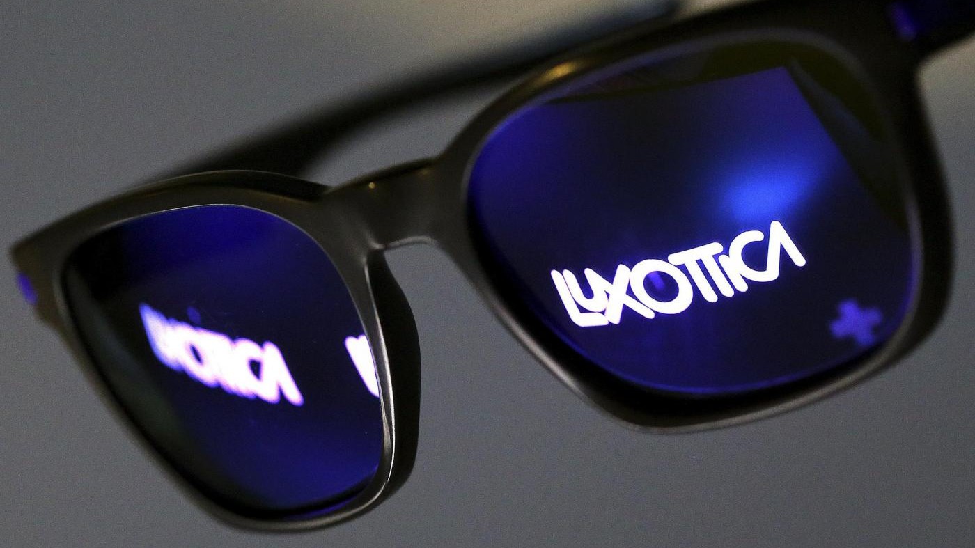 Rubavano occhiali a Luxottica: danno per un milione di euro
