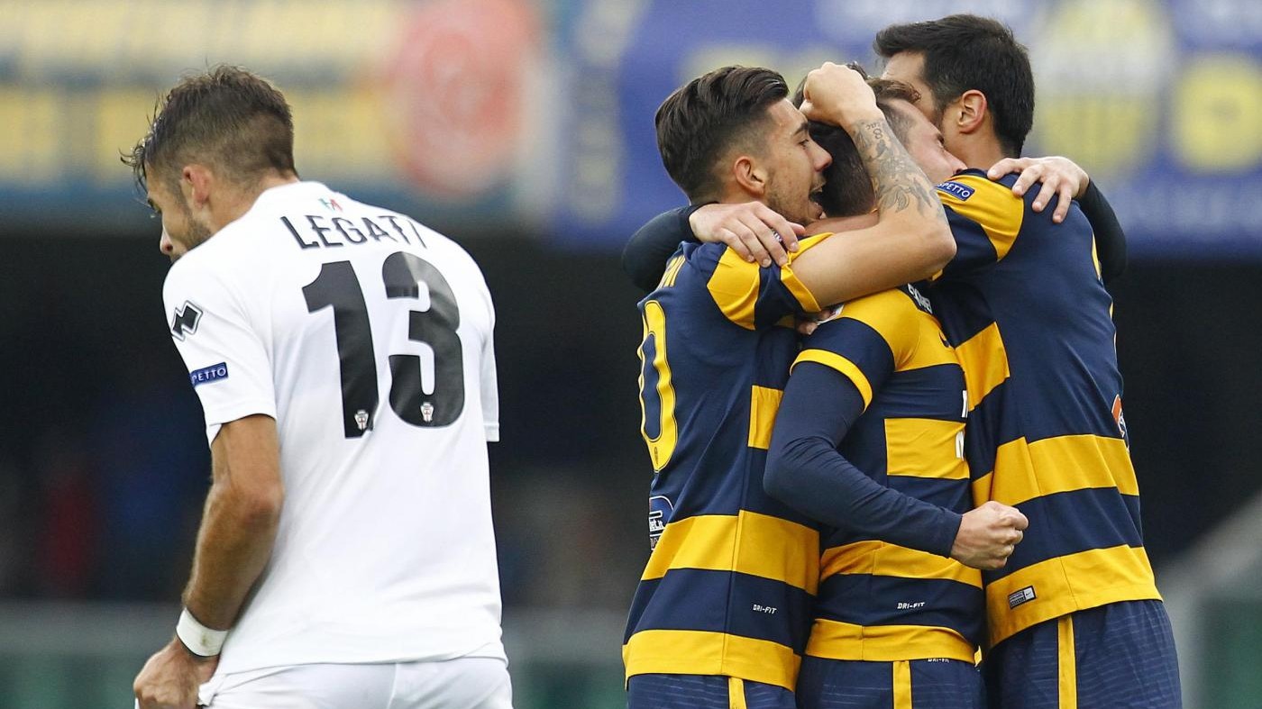 Serie B, Verona travolge Pro Vercelli 3-0