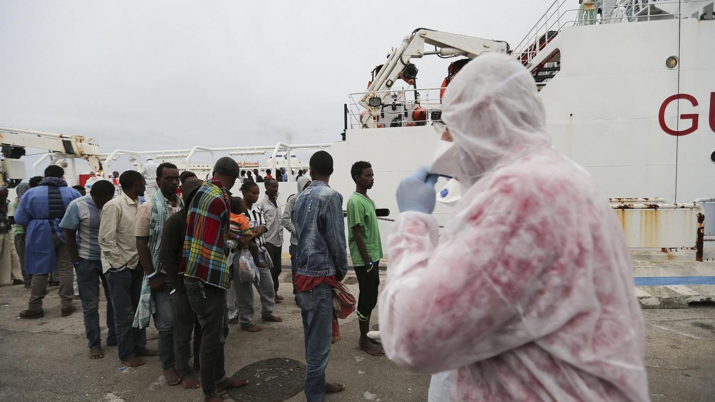 Migranti, 470 a Napoli: 20 bimbi. Entro domani 3mila persone