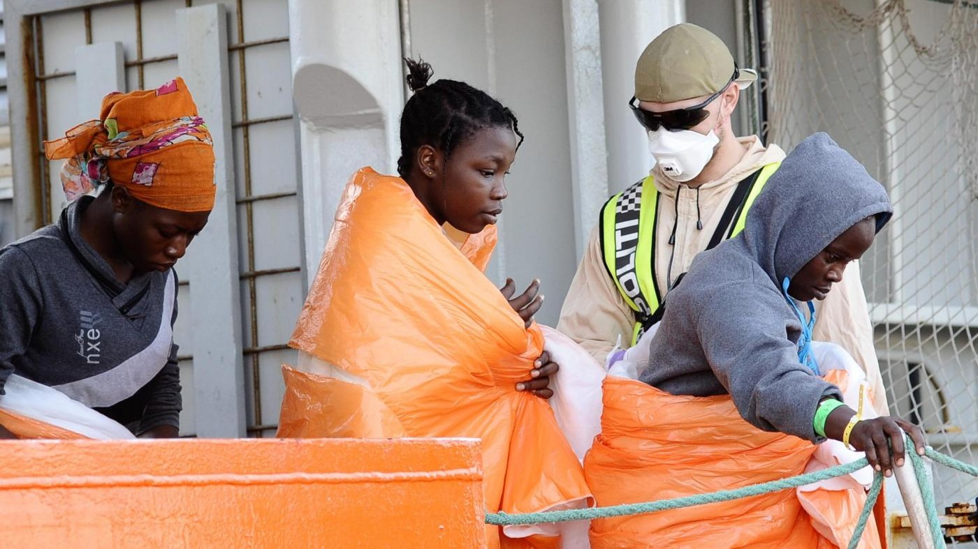 Migranti, in più di 4mila sulle coste italiane in poche ore