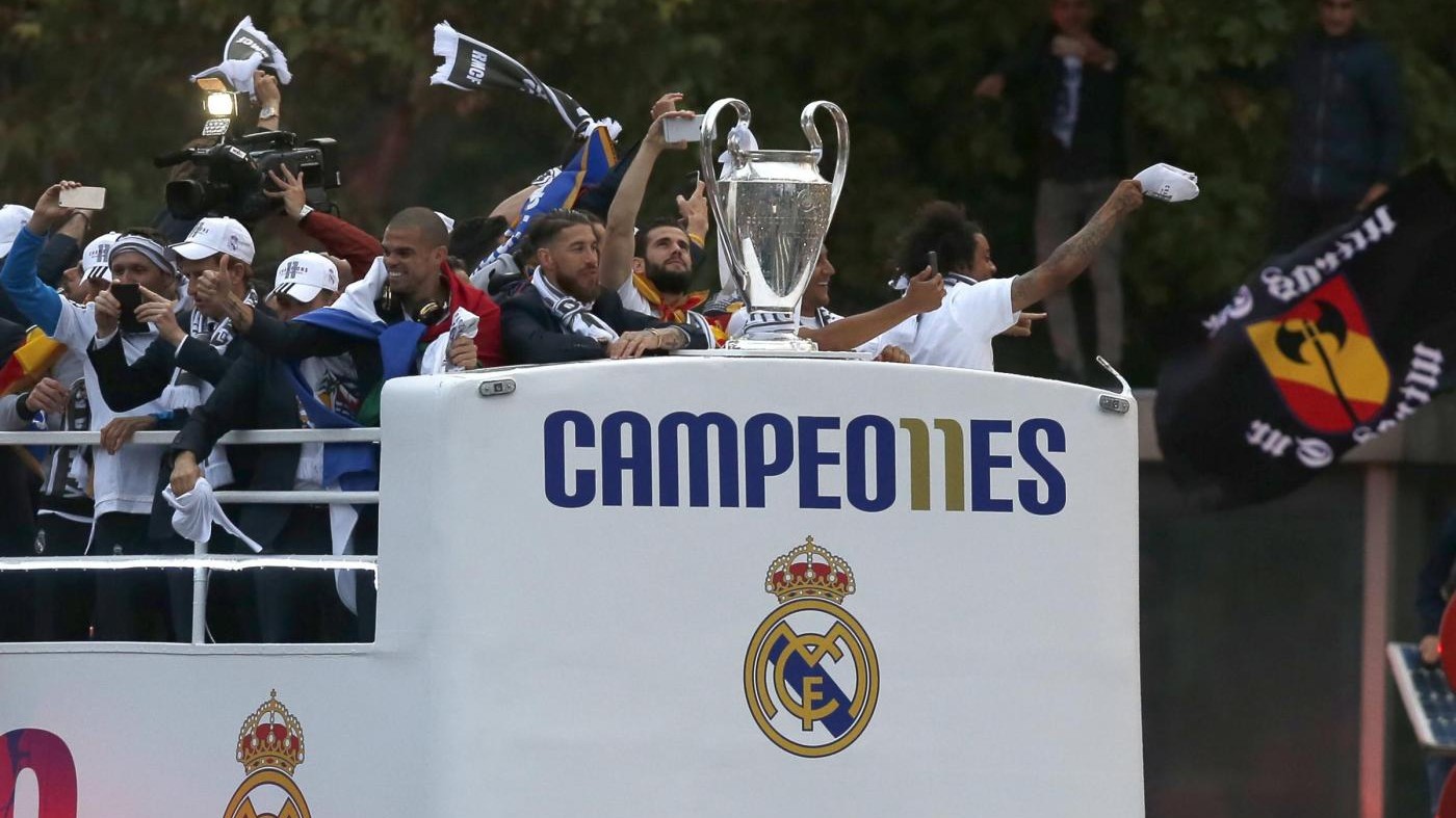 FOTO Il Real festeggia la Champions per le strade di Madrid