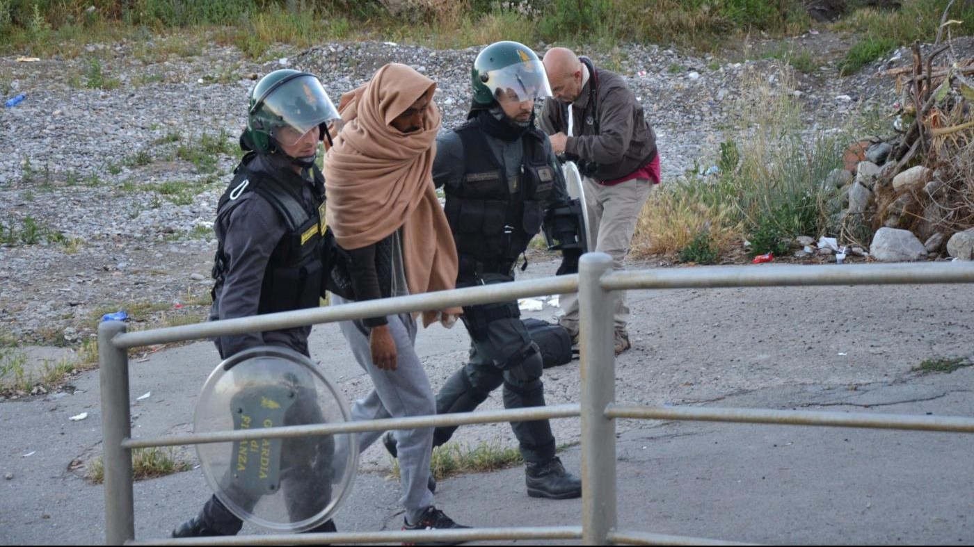FOTO – Sgombero dei migranti a Ventimiglia