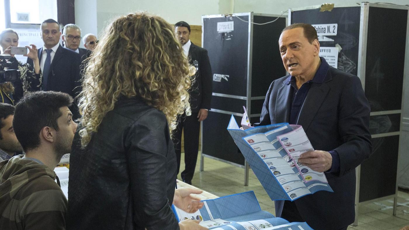 FOTO Comunali,  Silvio Berlusconi al voto a Roma