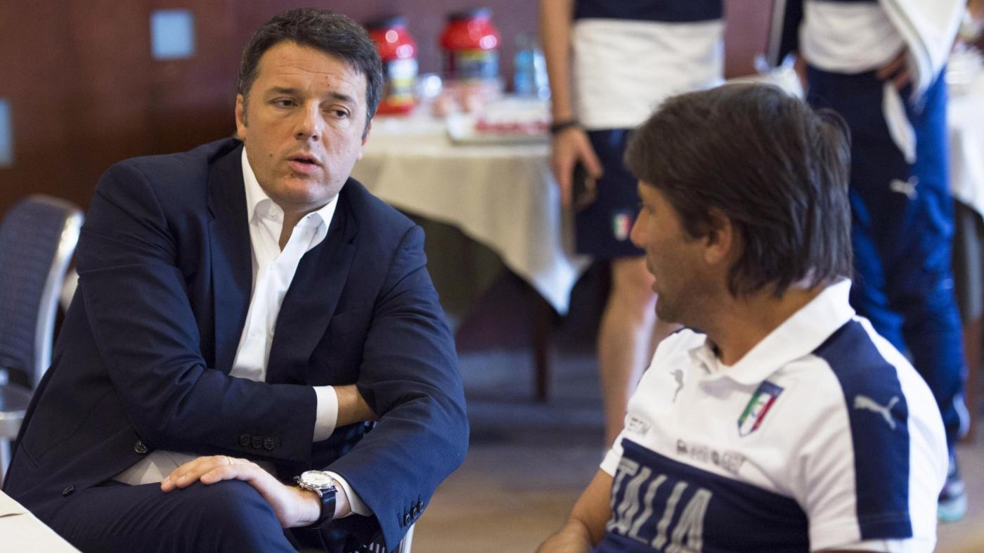Blitz di Renzi a Coverciano per visitare gli azzurri/FOTO