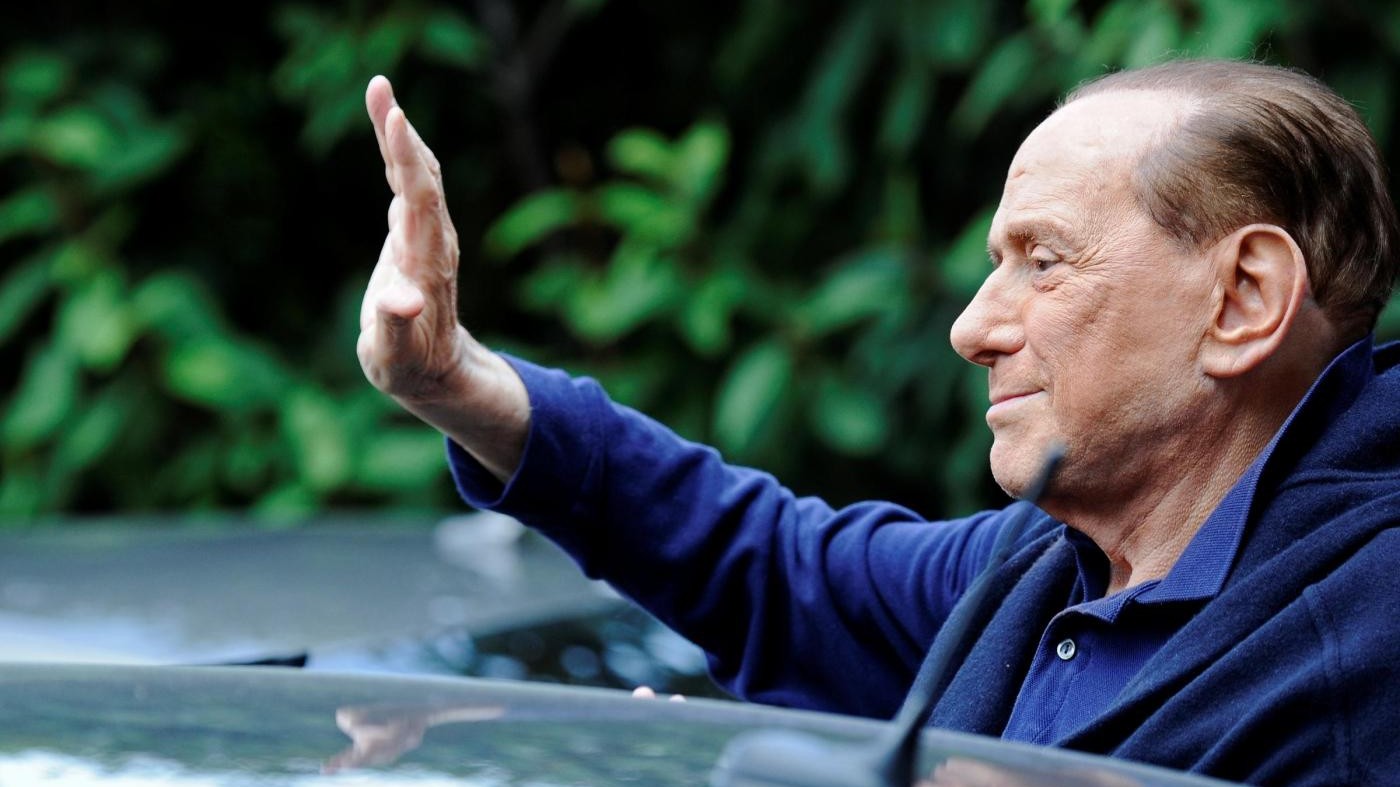 Mattarella riceve Berlusconi, primo incontro da sua elezione