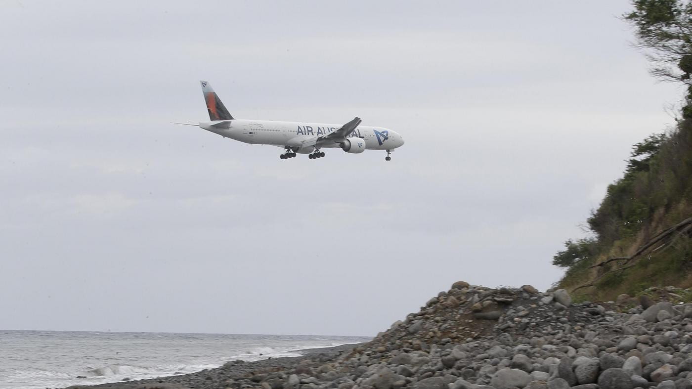 Birmania, precipitato aereo non identificato: indagini in corso