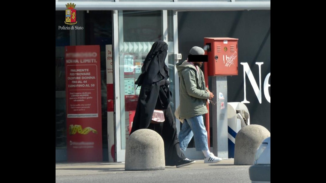 FOTO Terrorismo, a Brescia bloccata 30enne diretta in Siria