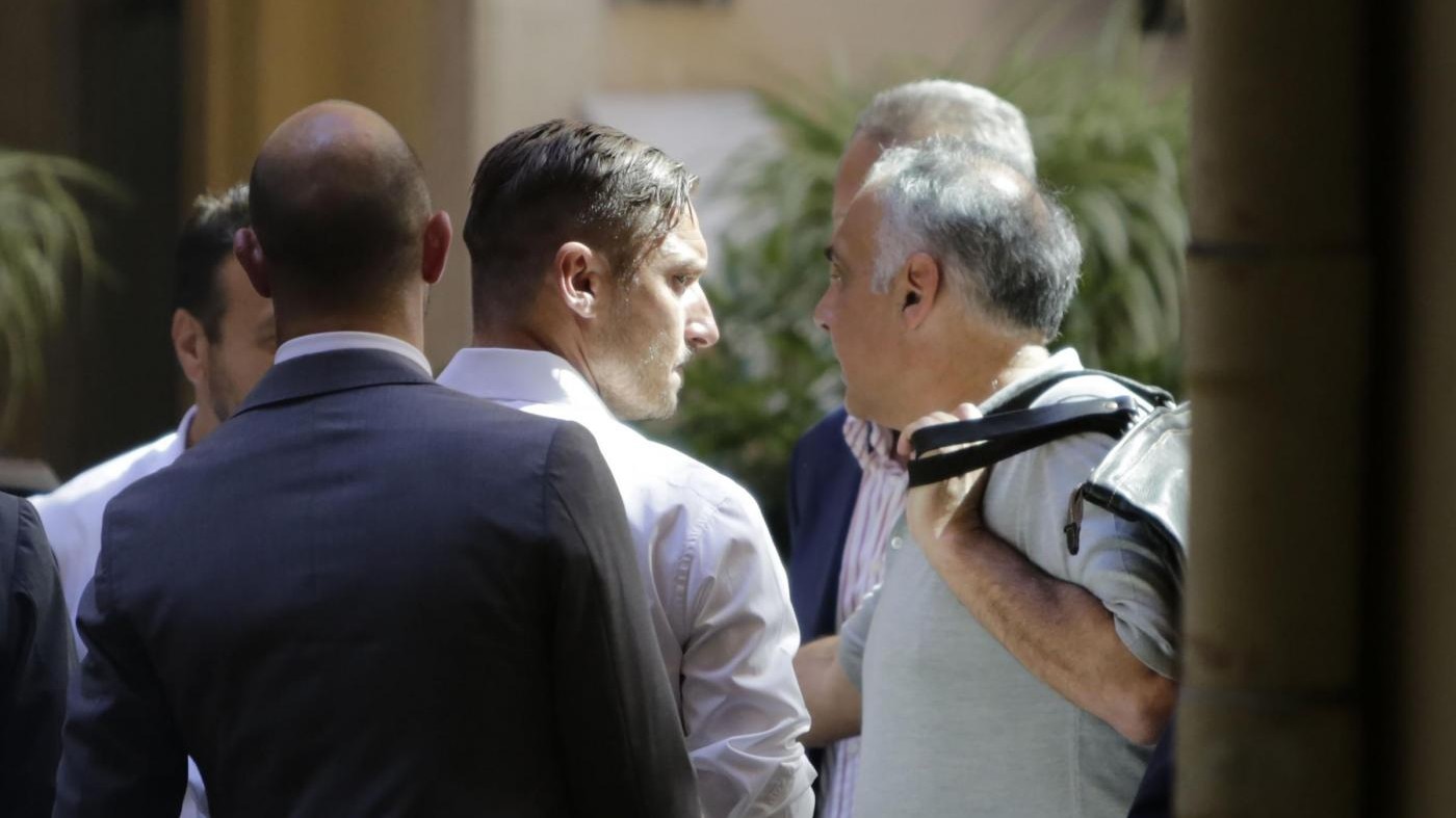 FOTO –  Totti incontra Pallotta e rinnova con la Roma