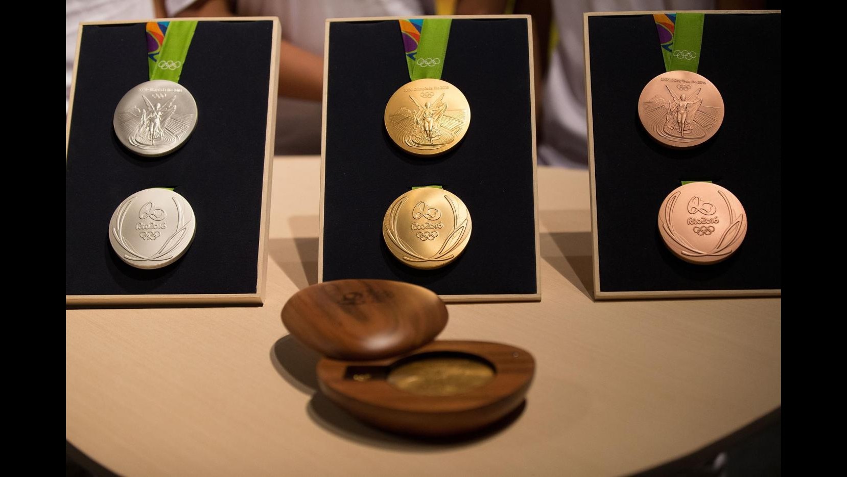FOTO – Olimpiadi di Rio 2016: svelate le medaglie