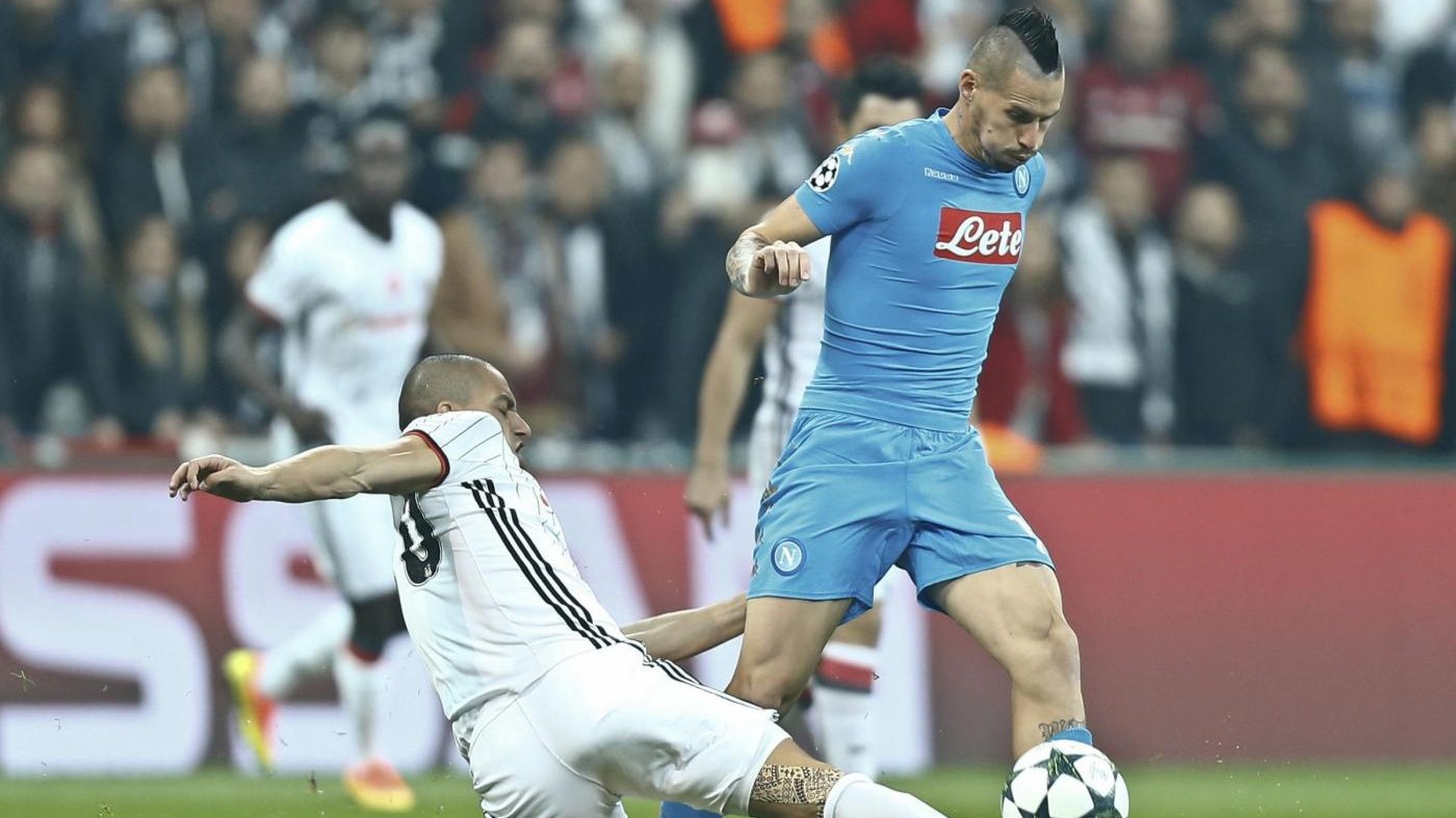 Champions, Hamsik salva Napoli: buon pari per Sarri ad Istanbul