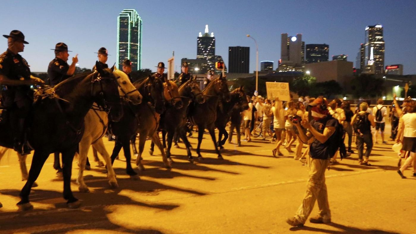 FOTO A Dallas rumorose proteste contro Donald Trump