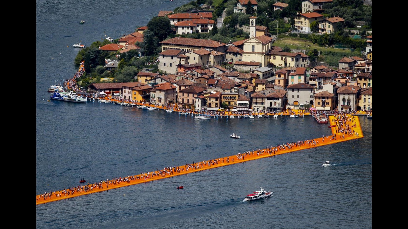 The Floating Piers, l’opera di Christo sul lago d’Iseo