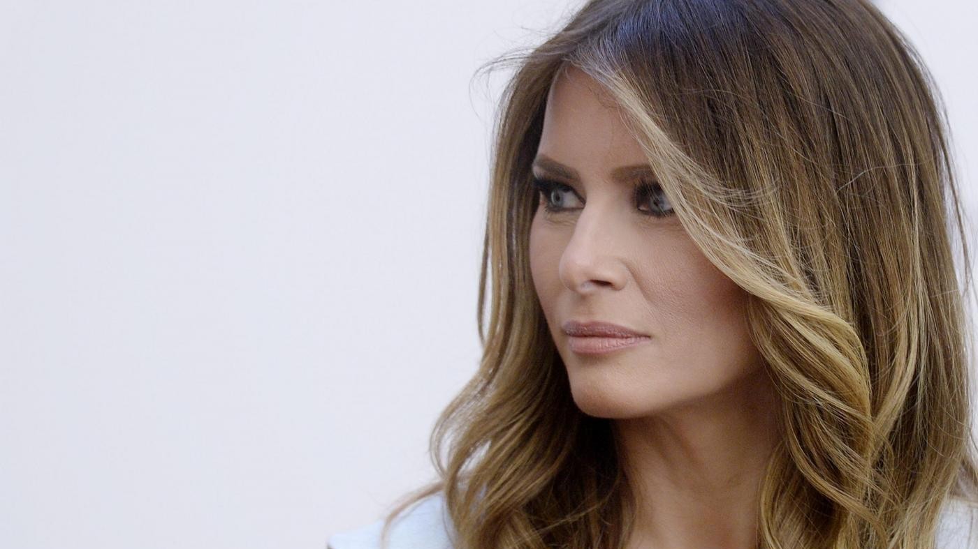 Melania Trump denuncia giornalista: disse che era stata escort