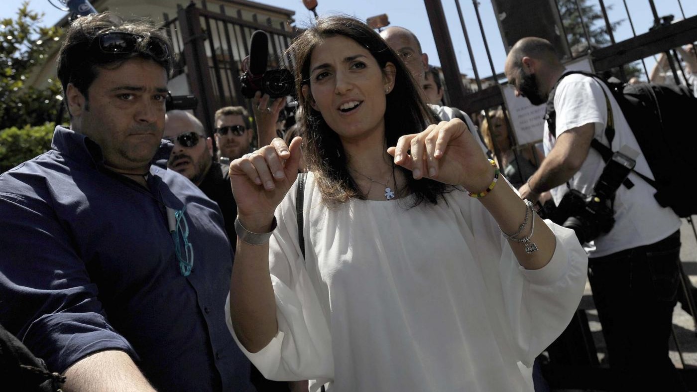 FOTO –  Roma, Virginia Raggi al voto