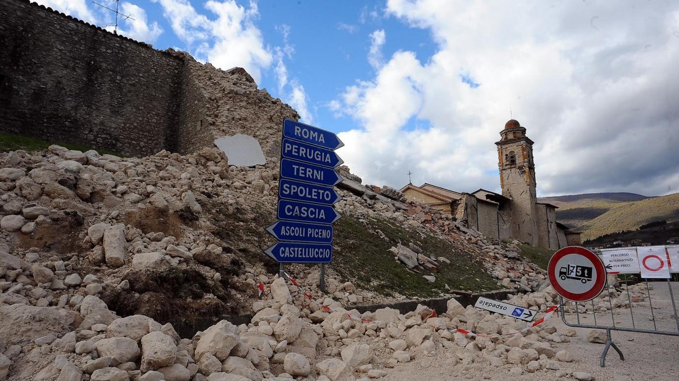 La terra trema in Centro Italia. Renzi: Oggi Ue ha sede a Norcia