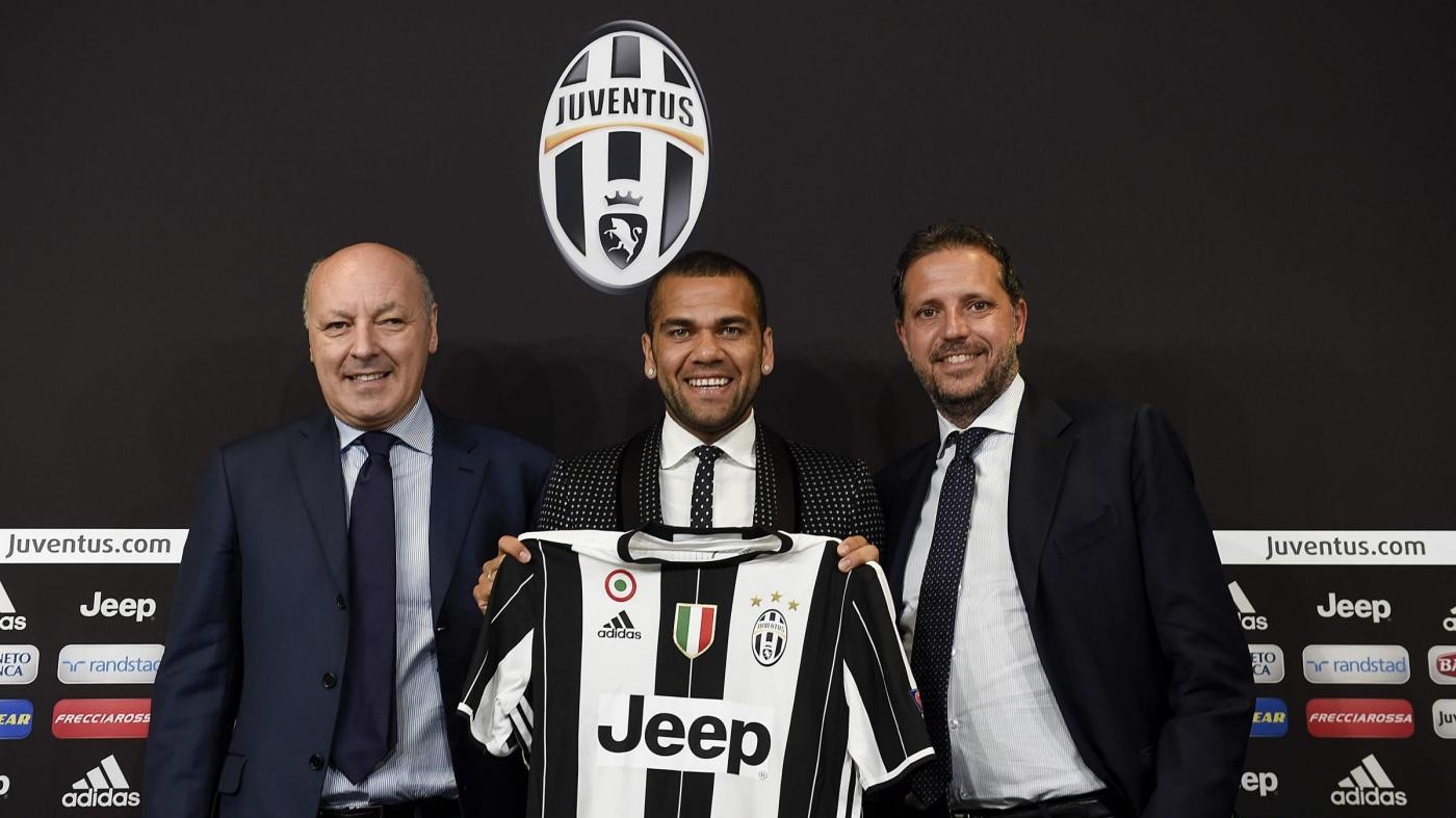 FOTO Juventus, presentato Dani Alves