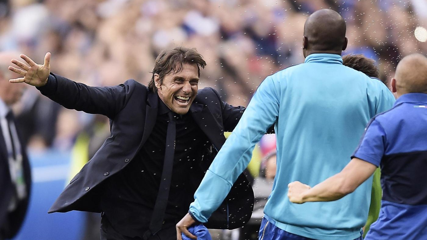 FOTO Lo show di Antonio Conte in campo