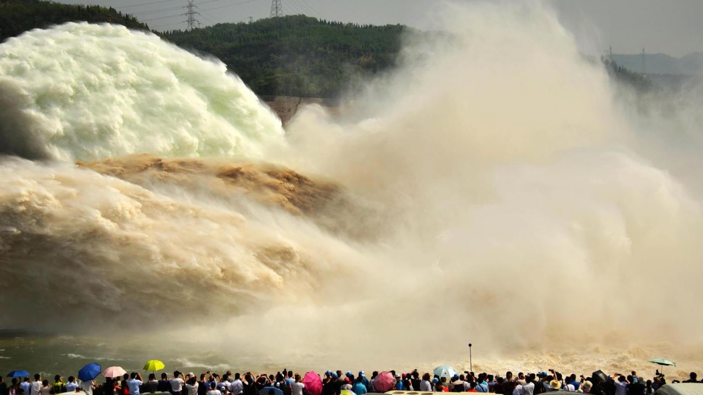 FOTO In Cina, lo spettacolo della diga di Xiaolangdi