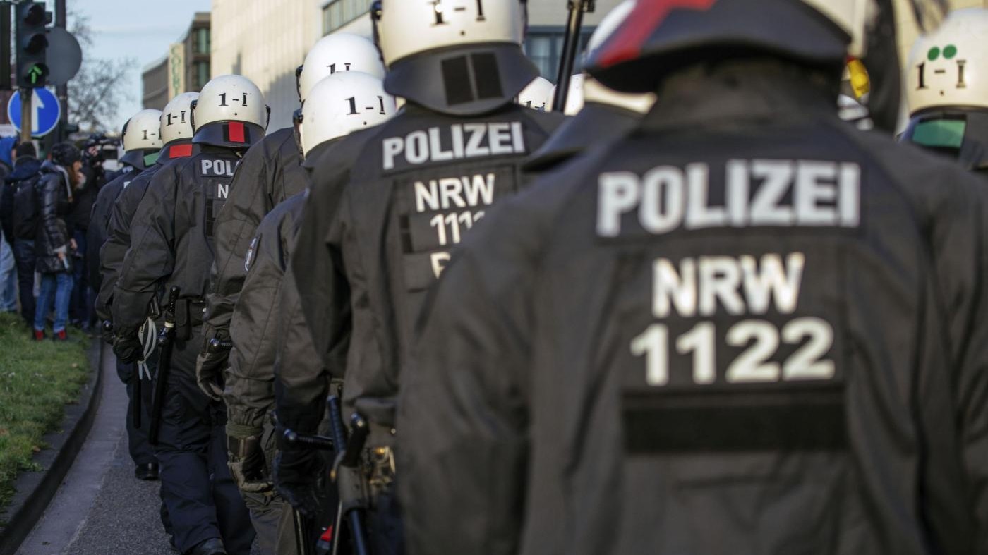 Materiale per bombe in un’auto tra Austria e Germania: 4 arresti