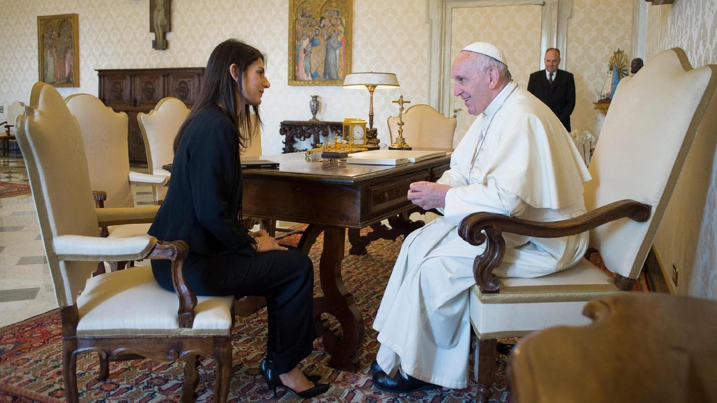 FOTO Virginia Raggi in udienza da Papa Francesco in Vaticano