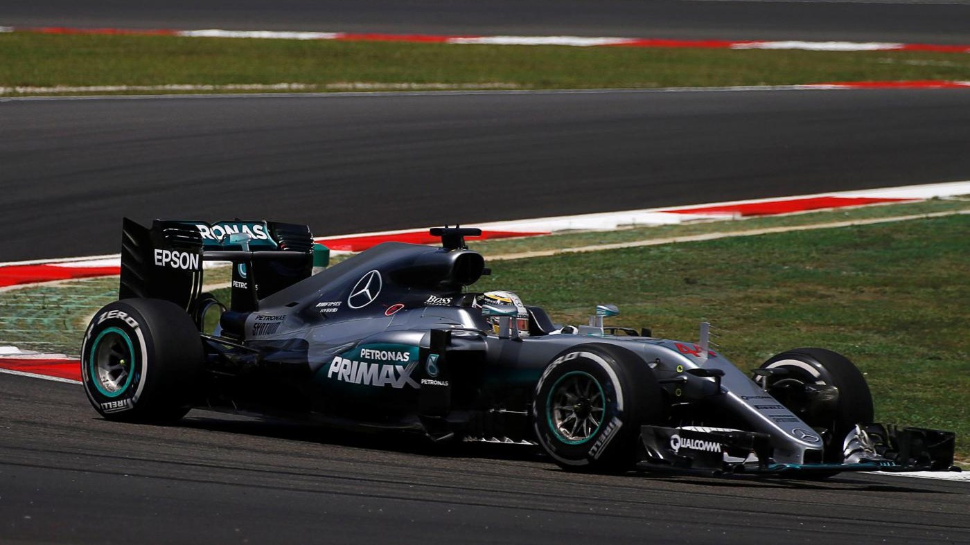 F1, Gp Malesia: Hamilton davanti in terze libere, Raikkonen quarto