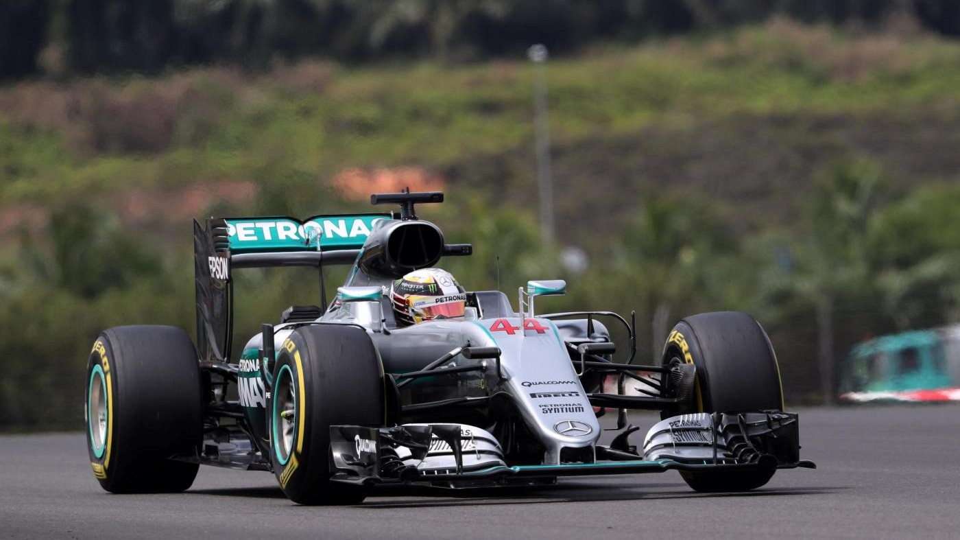 F1, Gp Malesia: Hamilton in pole position, Vettel quinto