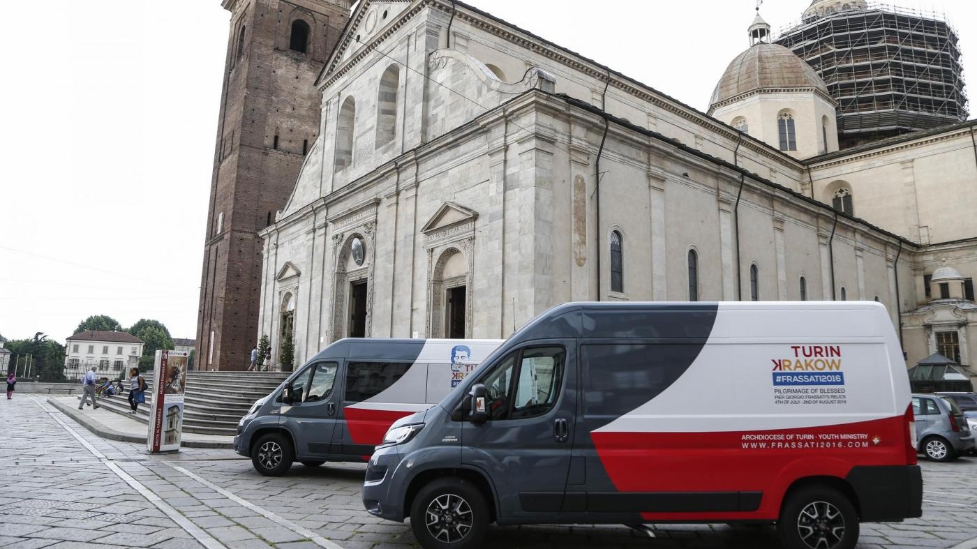 FOTO Torino, spoglie beato Frassati verso Cracovia a bordo di Ducato