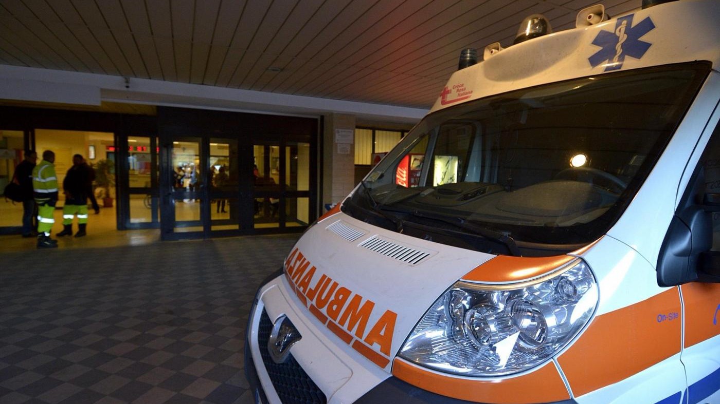 Milano, 52enne cerca di dar fuoco alla moglie e a se stesso
