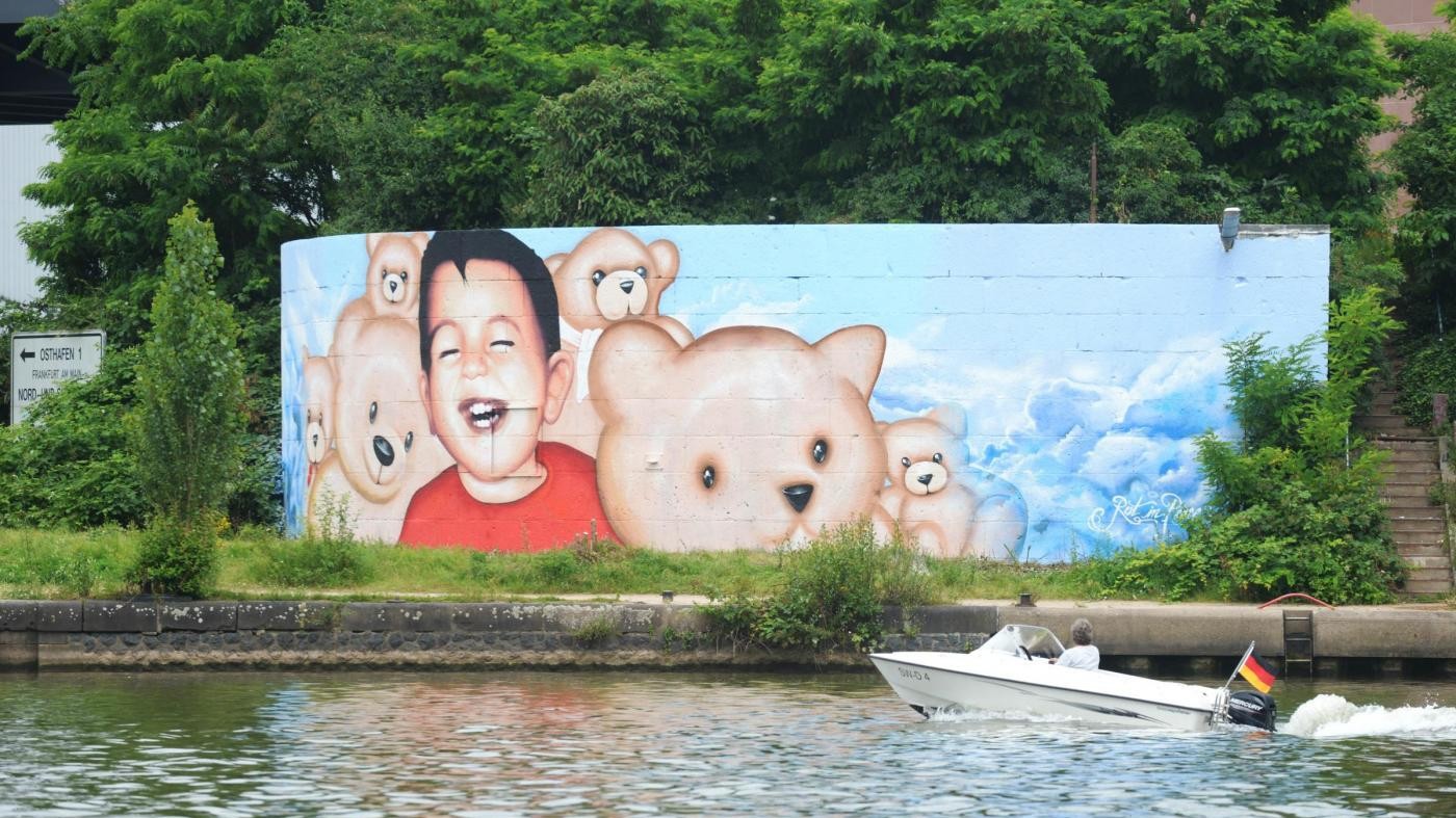FOTO Migranti, murales dedicato al piccolo Aylan a Francoforte
