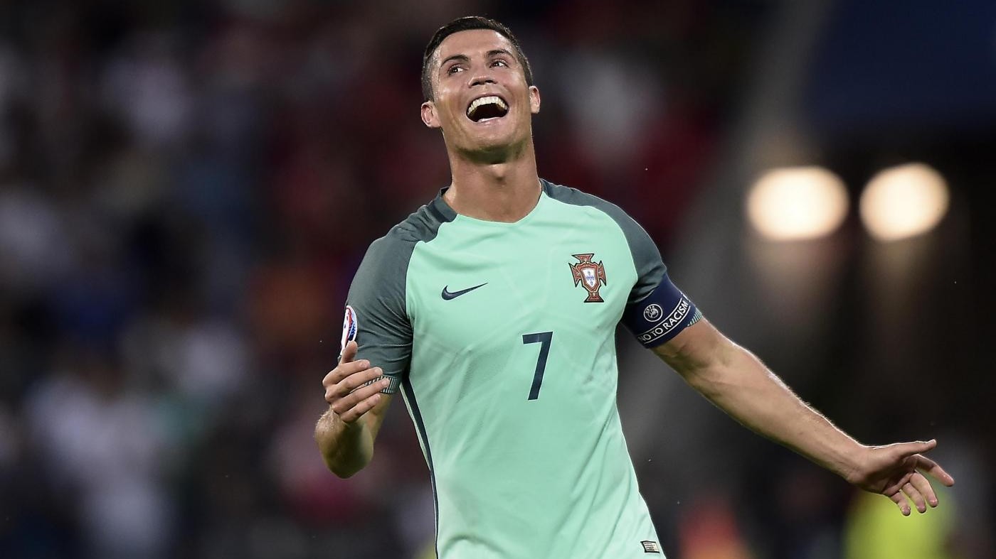 Euro 2016, Ronaldo batte Bale: il Portogallo è in finale