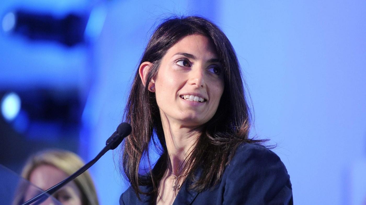 Campidoglio, Raggi a Renzi: Affari con Mafia Capitale? Mica siamo Pd