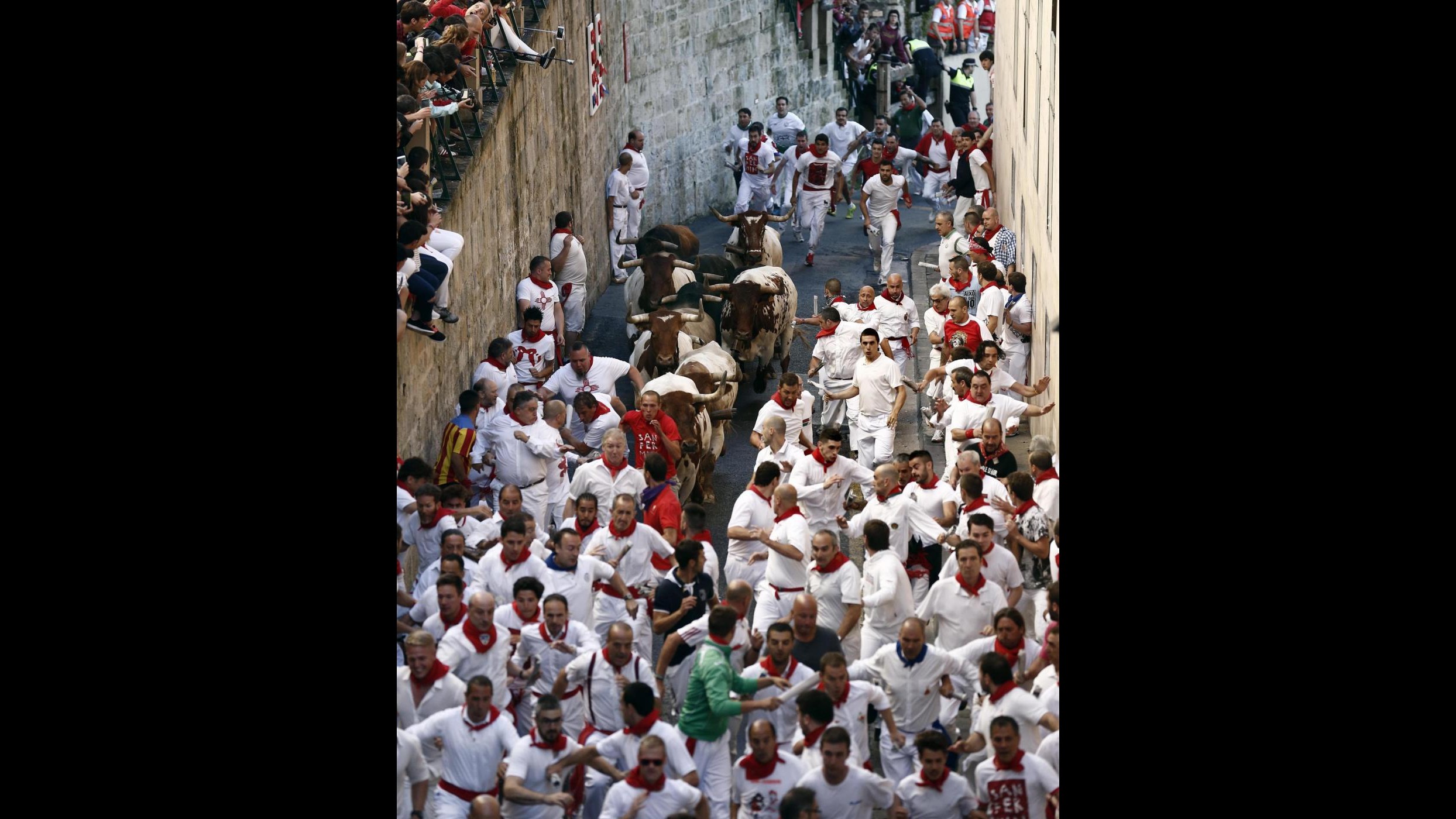 FOTO Pamplona, la prima corsa dei tori di San Firmino