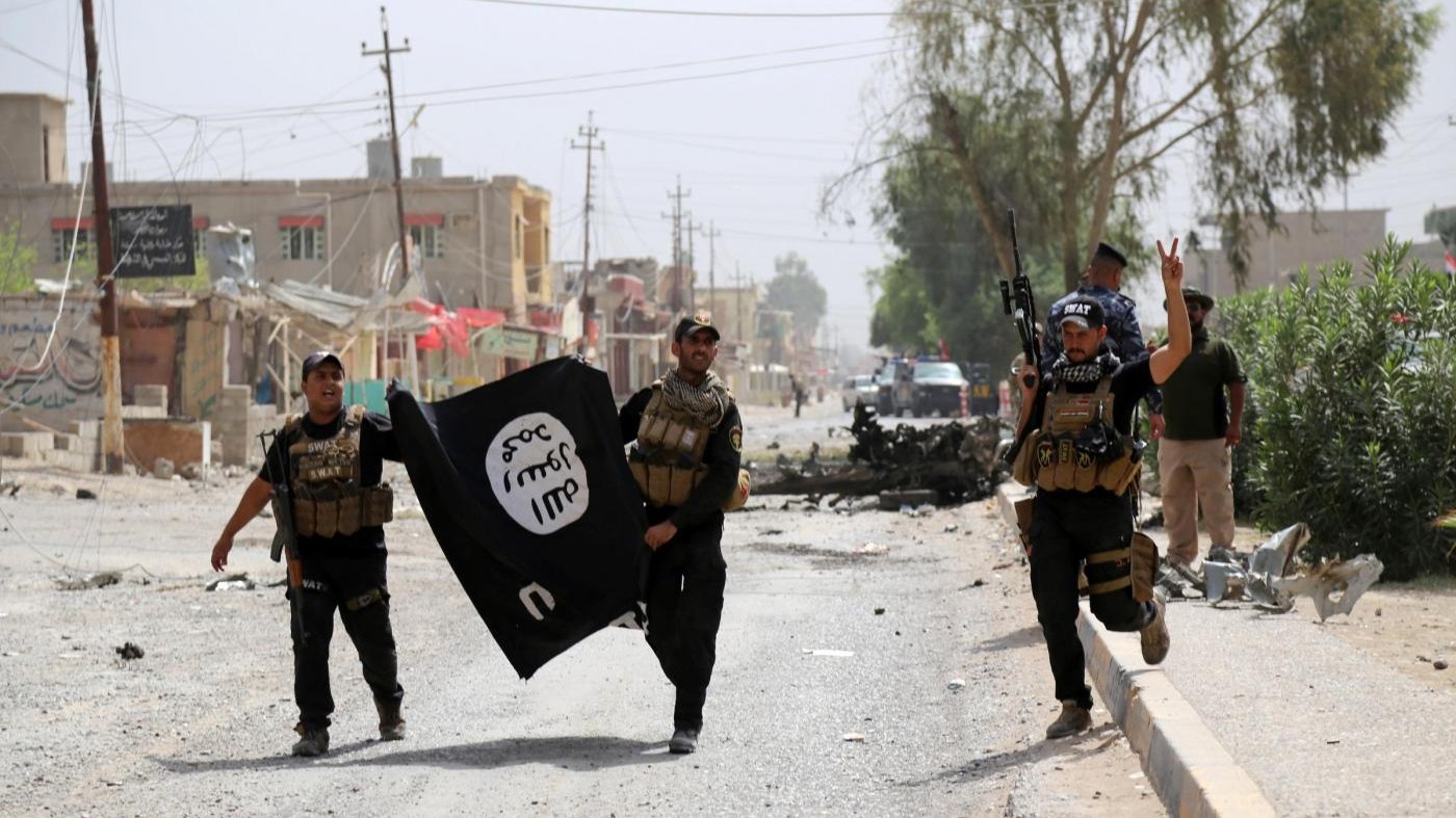 Gorizia, espulsi 5 macedoni: sostenevano l’Isis su Facebook