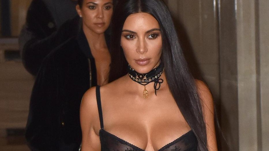 Kim Kardashian aggredita da uomini armati in hotel a Parigi