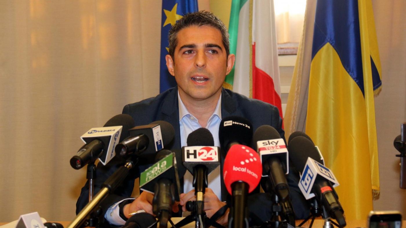 Pizzarotti: Sono libero lascio M5S. Grillo: Goditi 15min celebrità