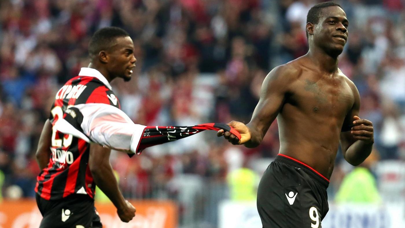 Nizza, arbitro fa marcia indietro: Balotelli graziato?