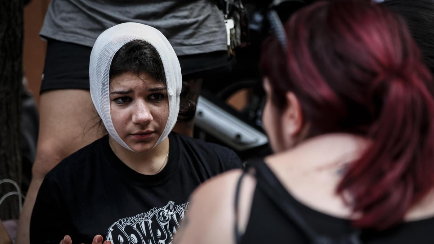 FOTO – Milano, contestatori Renzi caricati da polizia