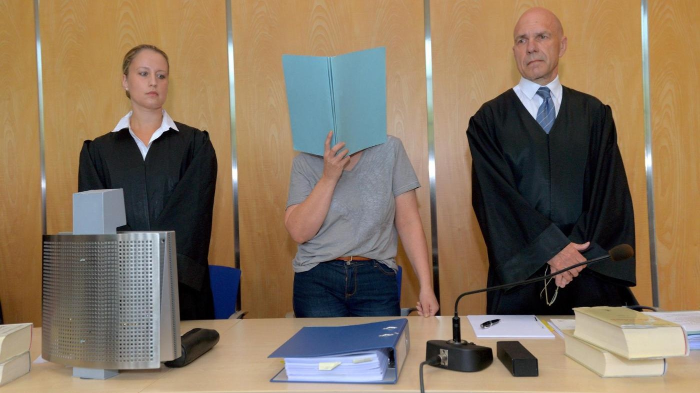 FOTO Coppia a processo in Baviera: uccise 8 neonati