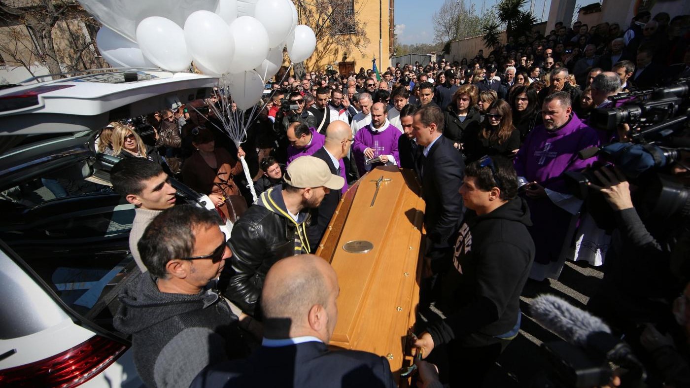 Su Giallo le foto che inchiodano gli assassini di Luca Varani