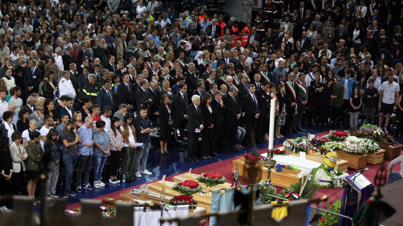 Andria, i funerali delle vittime dello scontro fra treni a Corato
