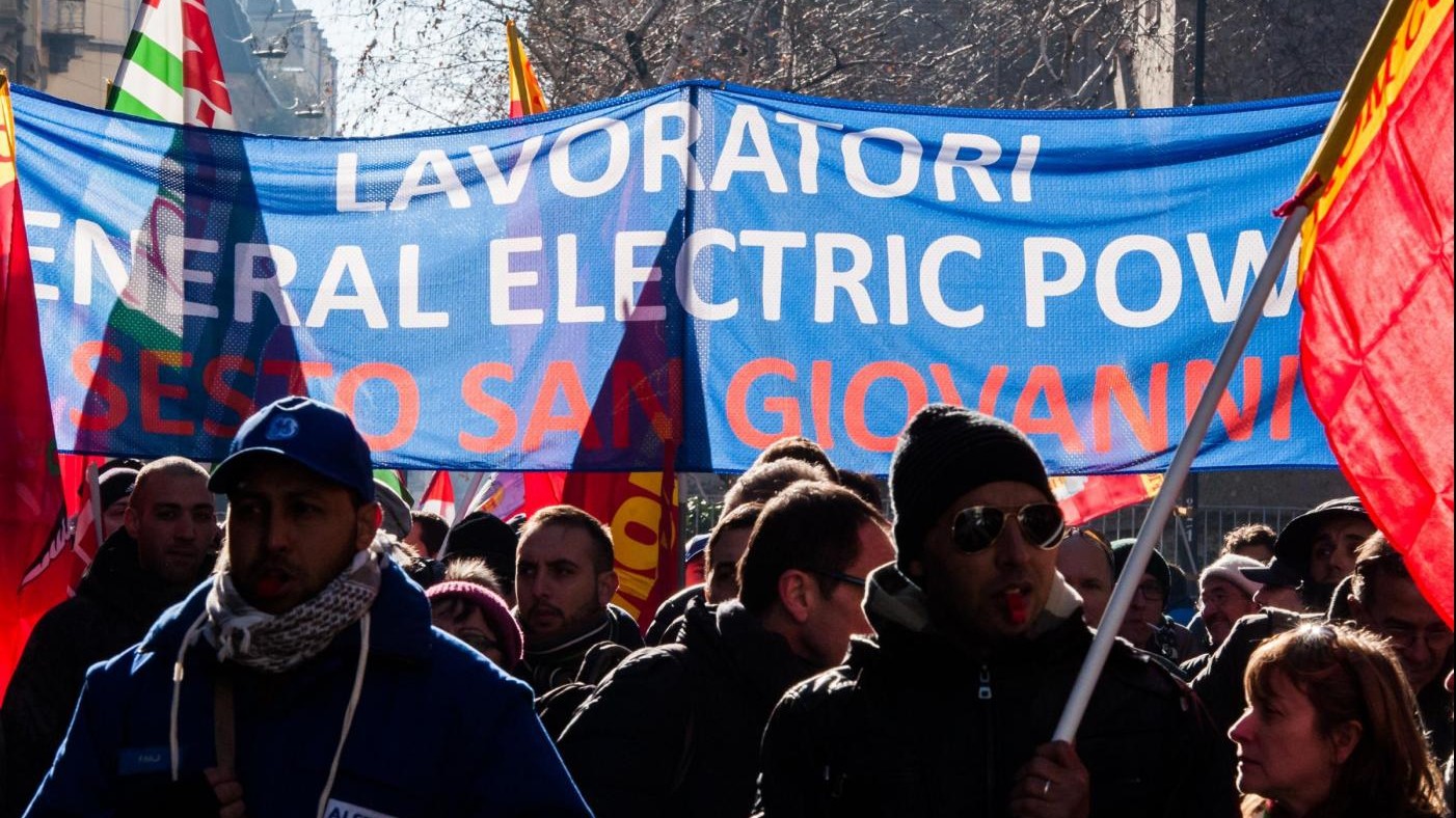 Protesta dei lavoratori di Alstom Power-General Electric a Milano
