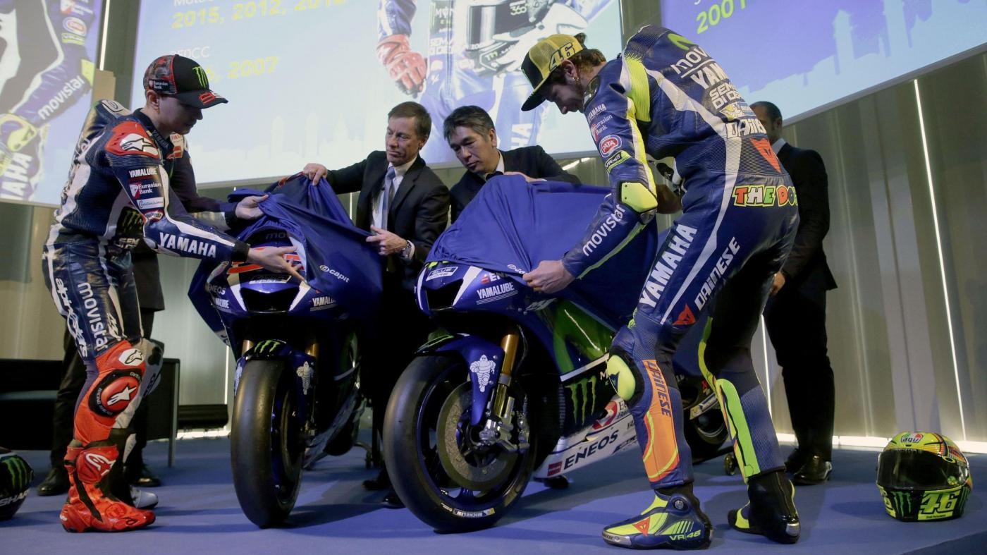 MotoGp, presentata nuova yamaha con Rossi e Lorenzo