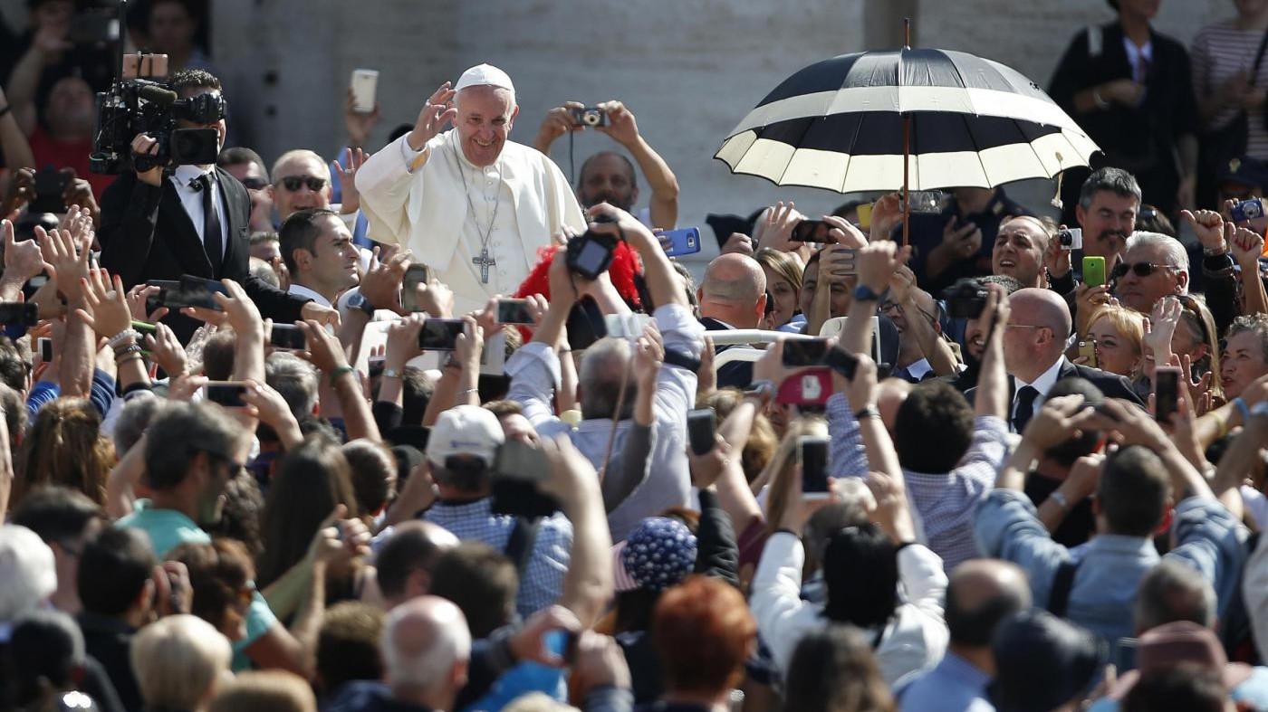 Papa annuncia 13 cardinali e guarda a Maria ‘migrante’
